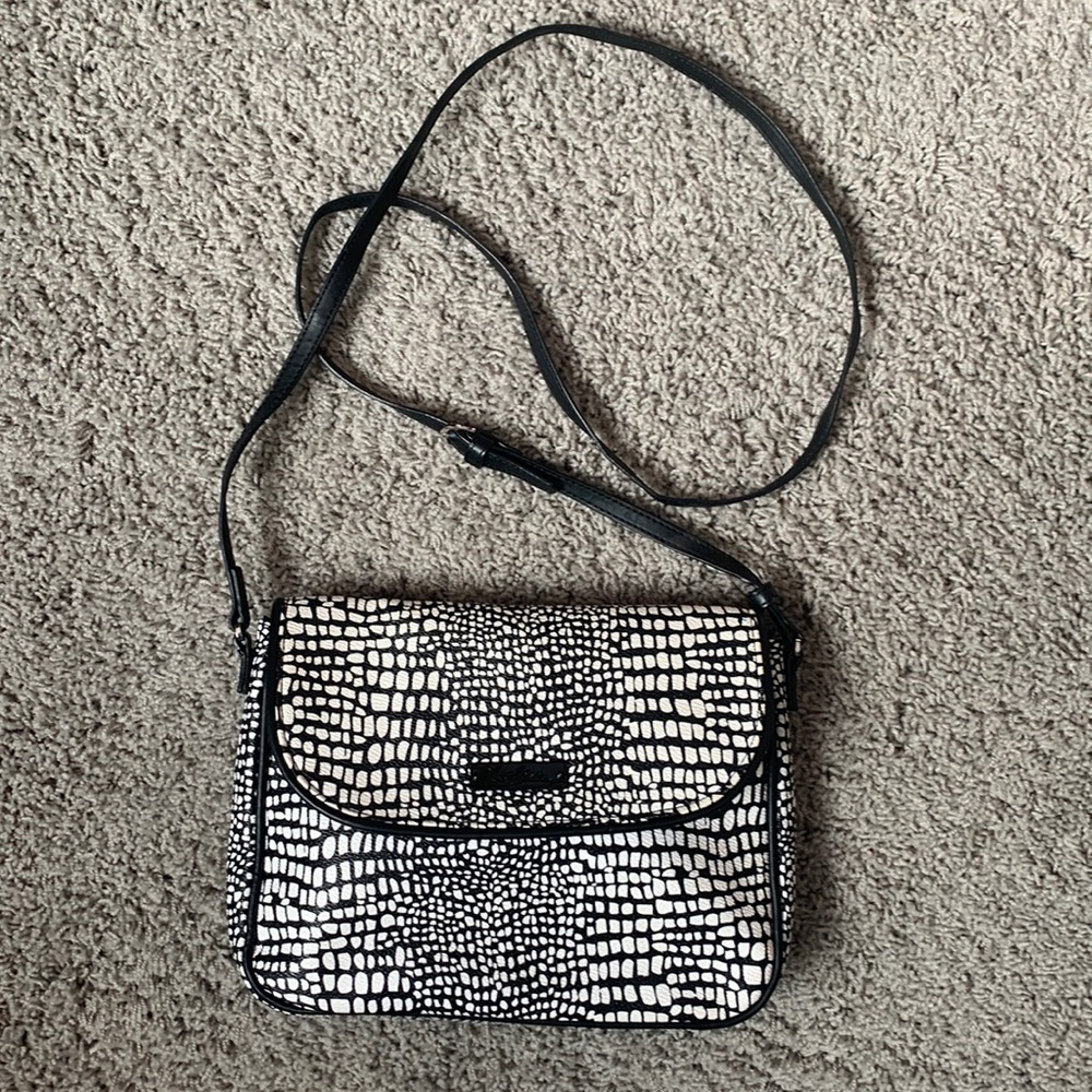 Vera Bradley Crossbody - Picture 2 of 16